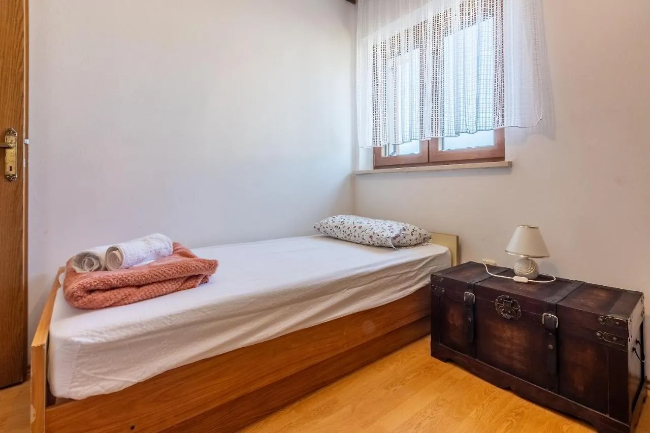 Apartment Vazmica Punat 0*,  Croatia
